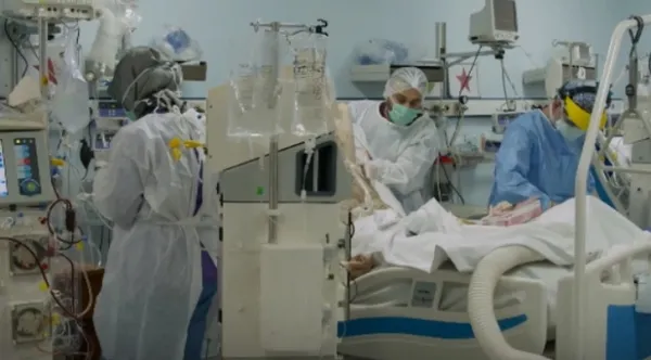 Kovid-19'a yakalandığını nasıl anladı? Hangi belirtileri yaşadı ve hastalığı nasıl atlattı? Genç doktor yaşadıklarını anlattı - 1