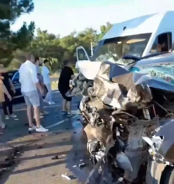 İzmir’de makas dehşeti! Tatil dönüşü feci kaza | Kaza anı kameralarda