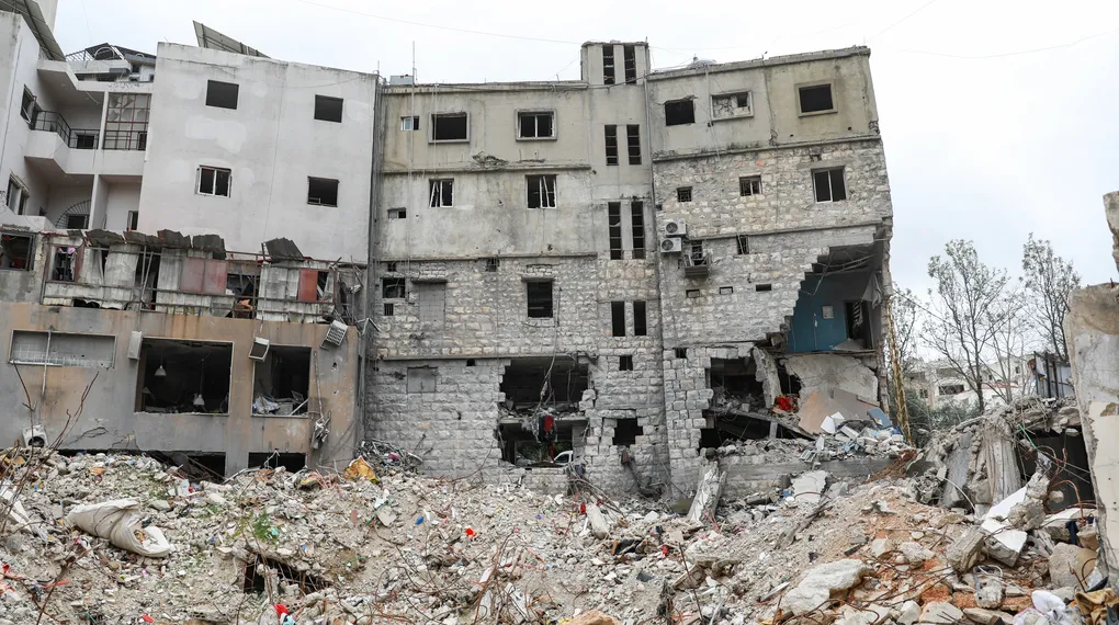 İsrail Nebatiye'de bir camiyi enkaza çevirdi