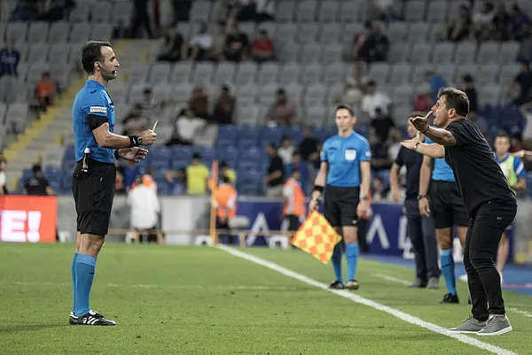 Süper Lig’de sürpriz ayrılık! Başakşehir Emre Belözoğlu’yla yolları ayırdı