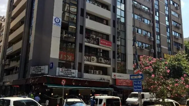 İzmir’de HDP binasına silahla saldıran Onur Gencer’in çantasından para ve bıçak çıktı