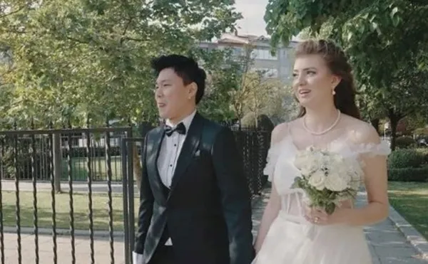 chaby-han-kimdir-ne-is-yapiyor-o-ses-turkiye-yilbasi-konugu-cabi-hanin-turk-esi-kim-1672501227420.jpg Chaby Han kimdir, ne iş yapıyor? O Ses Türkiye yılbaşı konuğu Çabi Han'ın Türk eşi kim?