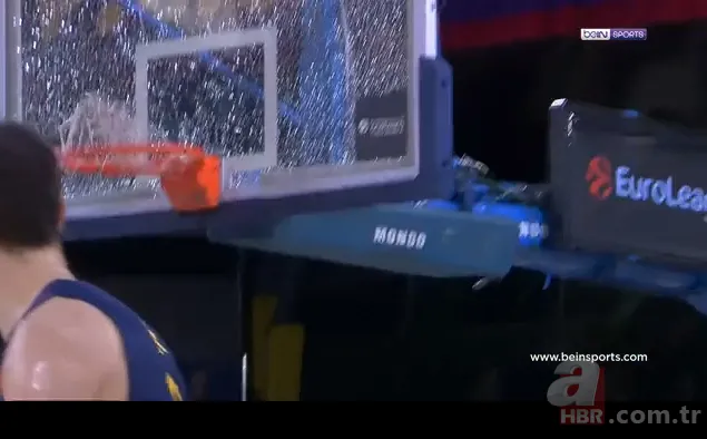 Barcelonalı yıldız basketbolcu potayı kırdı! İşte o görüntüler 7