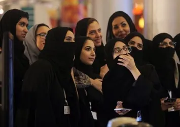 Suudi Arabistan'da boşanma davası açılan kadınlara SMS gelecek