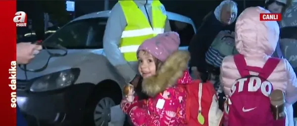 1646337955473.jpg İnsanların ilk duraklarından biri AFAD çadırı oluyor! Türkiye her şeyiyle burada! A Haber Ukrayna - Romanya sınırında... - 3