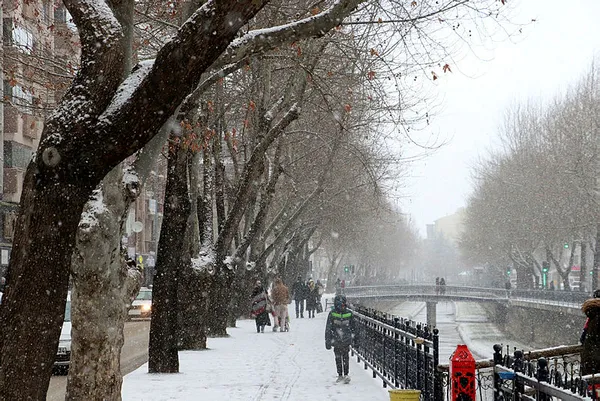 kar-ne-zaman-yagacak-bu-hafta-istanbula-kar-yagacak-mi-meteoroloji-istanbul-5-gunluk-hava-raporu-1639318194218.jpg İstanbul 5 günlük hava durumu! İstanbul'a kar yağacak mı? Meteoroloji raporu kar ne zaman yağacak? - 2