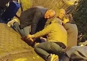 Danimarka'da vicdanların sustuğu anlar! Yere vurdukları anne değil insanlık