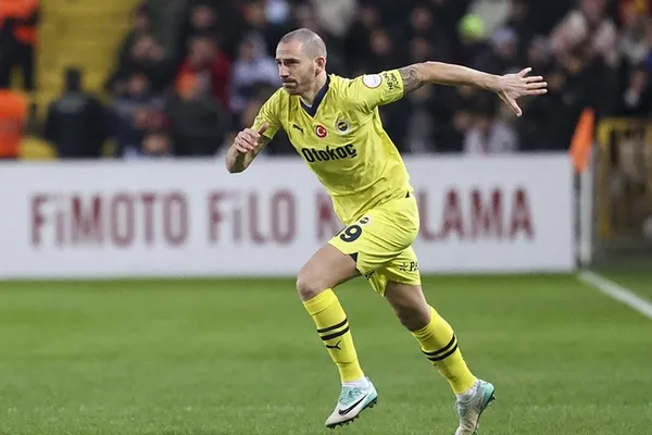 1705523990622.jpg Fenerbahçe'nin yıldızına dev talip! İngilizler yeni adresini duyurdular - 2