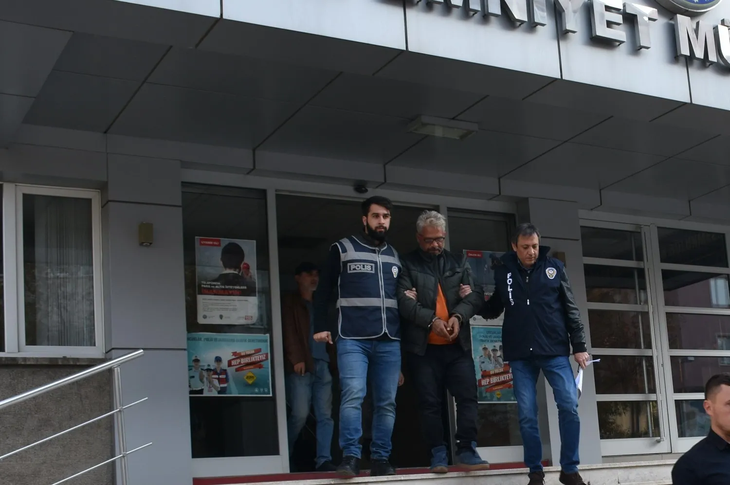 12 suçtan aranan zanlı yakalandı