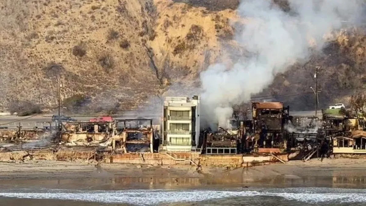 Malibu'nun mucize evi! Etrafı küle döndü bir tek o ayakta kaldı