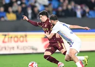 Fırtına evinde sert esti!