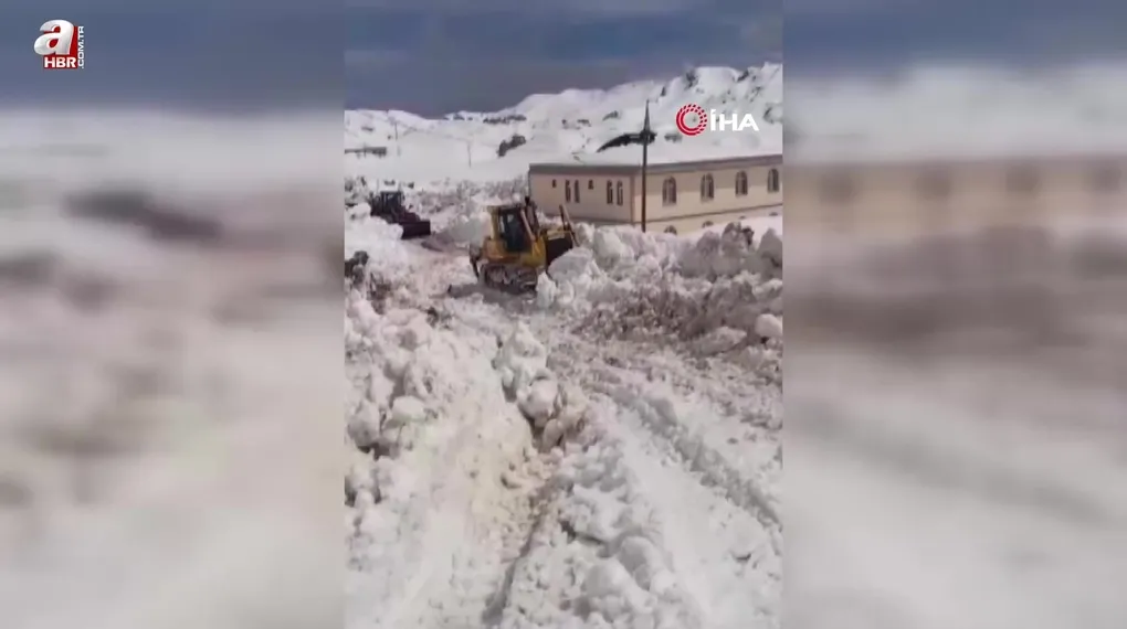 Nemrut'ta kar 5 metreyi buldu