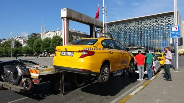 taksimde-taksicilere-siki-denetim-ceza-yagdi-1655444851168.jpg Taksim’de taksicilere sıkı denetim! Ceza yağdı - 6