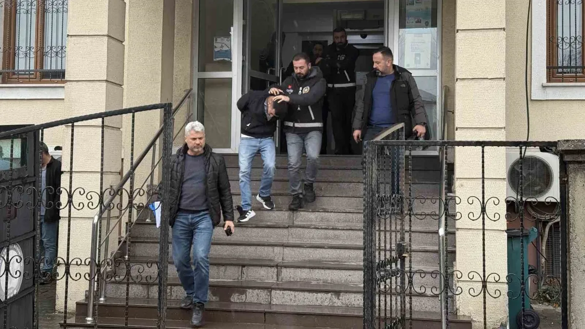 Hedefi şaşırıp 112 acil personelini vuran şüpheliler adliyede