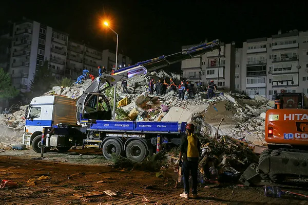 Devlet İzmir depreminden sonra vatandaşlar için seferber oldu