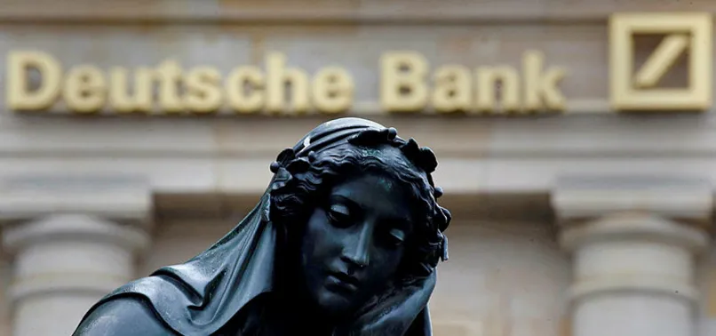 Deutsche Bank’ın kredi notu düşürüldü