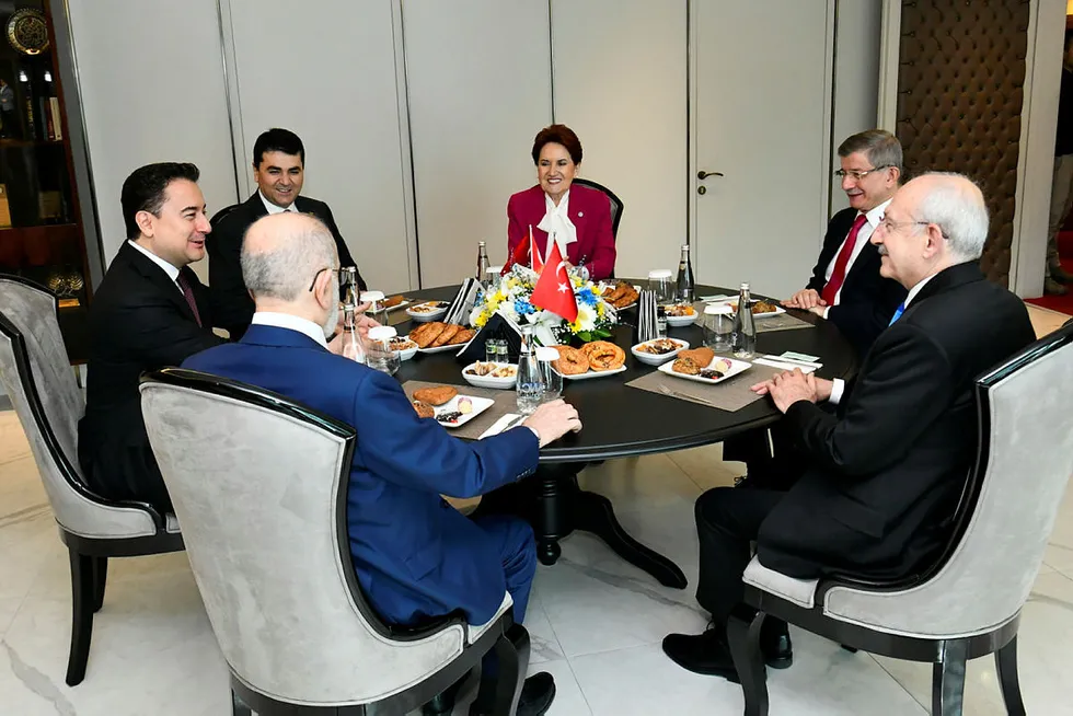 yarinin-turkiyesi-dediler-tozlu-raflara-kalktilar-6li-masanin-hazin-sonu-peki-simdi-neredeler-1785709061285.jpg "Yarının Türkiye'si" dediler, tozlu raflara kalktılar! 6'lı masanın hazin sonu: Peki şimdi neredeler? - 3