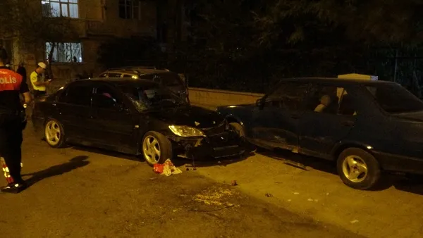 malatyada-feci-kaza-otomobil-yayalarin-arasinda-daldi-cok-sayida-yarali-var-1661927233699.jpg Malatya’da feci kaza! Otomobil yayaların arasında daldı | Çok sayıda yaralı var - 5