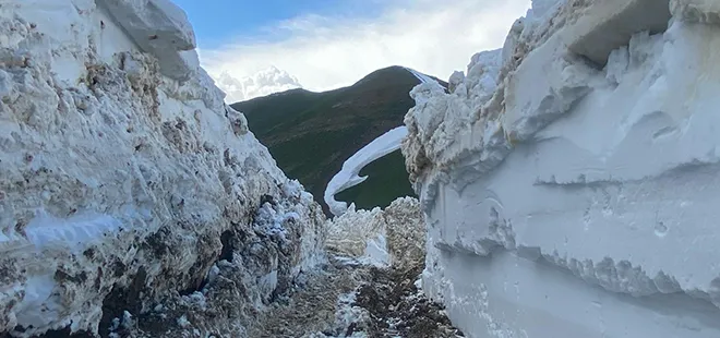 meteoroloji-uyardi-gorenler-saskina-dondu-mayis-ayinda-kar-nedeniyle-yol-kapandi-1715260838844.jpg Meteoroloji uyardı, görenler şaşkına döndü! Mayıs ayında kar nedeniyle yol kapandı - 2