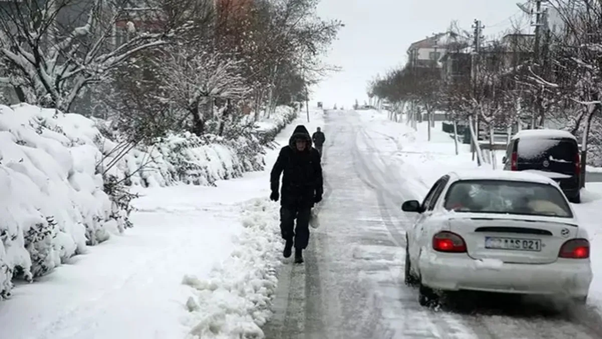 Edirne beyaza büründü: Vatandaşlar karın tadını çıkardı