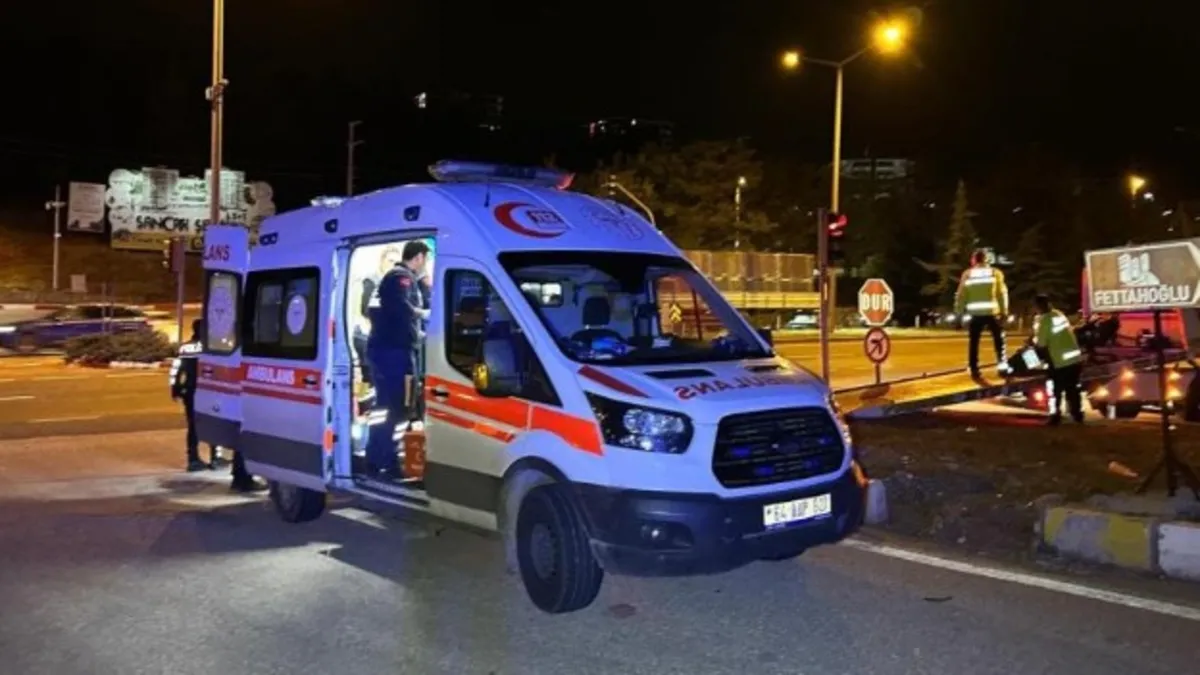 Uşak'ta feci kaza! Otomobil ile çarpışan motosiklet savruldu