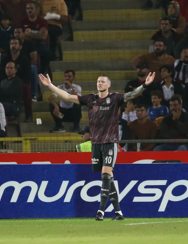 besiktas-hatayda-2-puan-birakti-1666637189221.jpg Kartal rekor kırdığı maçta yenildi! Hatayspor 2-1 Beşiktaş - 4