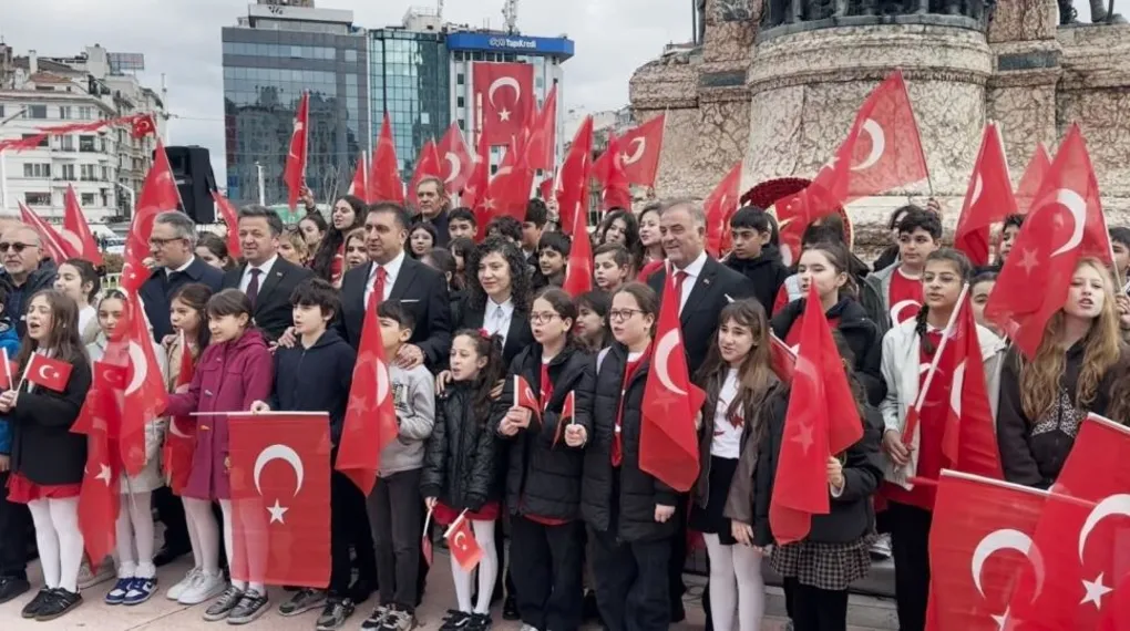 Taksim'de 23 Nisan töreni