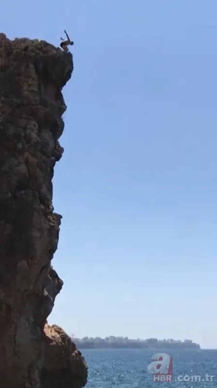 Herkes öldü sandı! 40 metre yükseklikten denize atlayan genç paniğe neden oldu 3