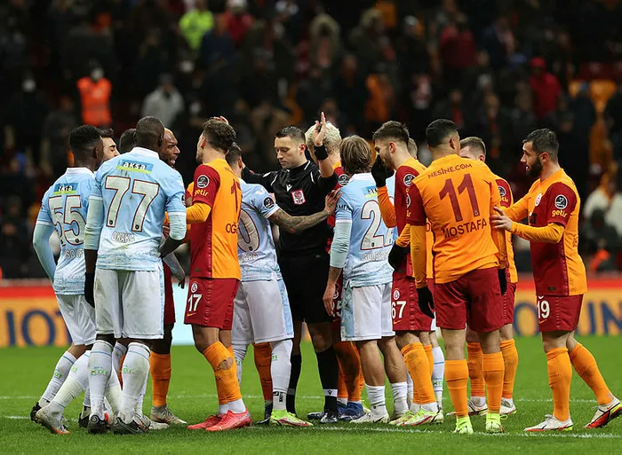 SON DAKİKA! Başakşehir maçı sonrası canlı yayında duyurdu: Galatasaray TFF'ye başvuracak - 2