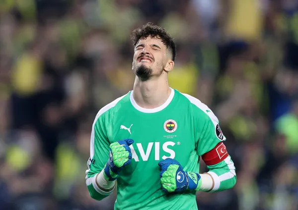 Fenerbahçe'de Altay Bayındır sevinci! 4 yıllık anlaşma sağlandı - 3