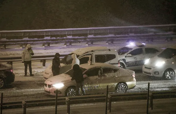 imamoglu-yonetimindeki-ibb-bir-kez-daha-sinifta-kaldi-istanbullunun-kar-cilesi-bitmek-bilmiyor-1647114742019.jpg İmamoğlu yönetimindeki İBB bir kez daha sınıfta kaldı! İstanbullunun kar çilesi bitmek bilmiyor - 2