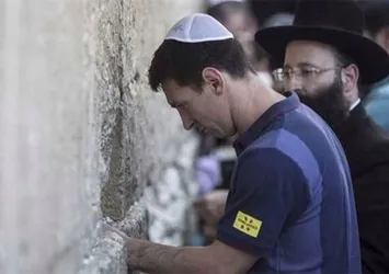 Messi İsrail lobisine boyun eğdi