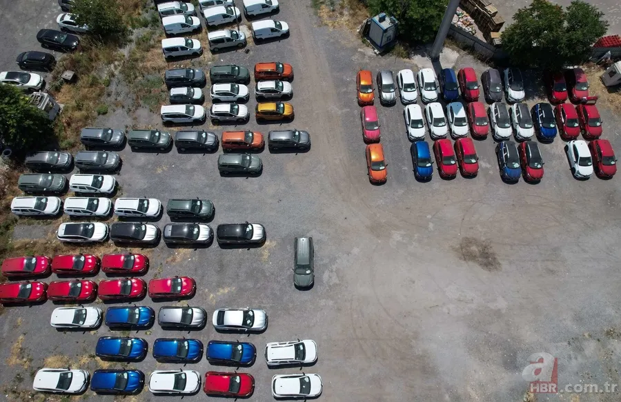 İstanbul'da sıfır otomobil sorunu yaşanırken çileden çıkaran görüntüler! Stok araçlar böyle bekletiliyor 12