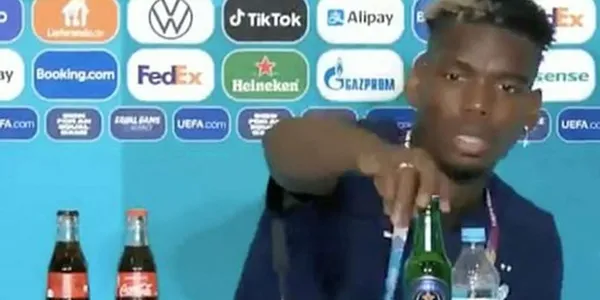 Paul Pogba’dan takdir toplayan hareket! Önüne konulan bira şişesini kaldırdı