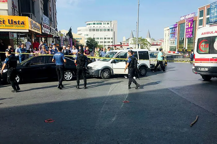 Esenyurt'ta silahlı çatışma: Yaralılar var - 1