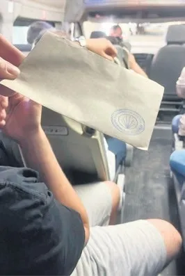 1756869609490.jpeg Bandırma’da delege seçimi öncesinde otobüs içinde mühürlü zarflar dağıtıldı (A HABER )