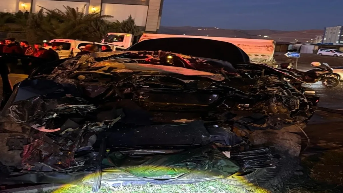 Şırnak’ta vinç dehşet saçtı! Kavşakta 6 araca çarptı: 7 yaralı