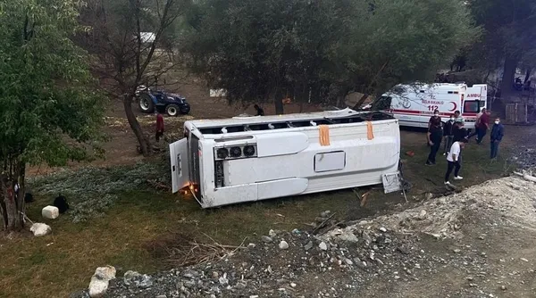 Son dakika: Antalya'da otobüs şarampole devrildi: 1 ölü 9 yaralı - 2