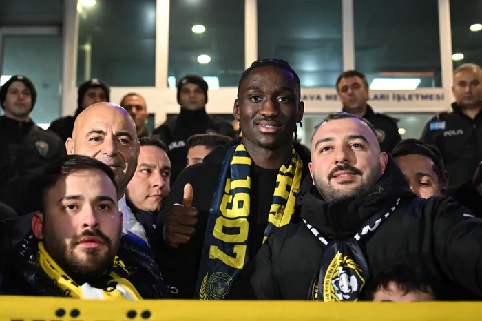 fenerbahceye-taze-kan-sidiki-cherif-imza-icin-istanbulda-1769896534087.jpg Fotoğraf (AA)