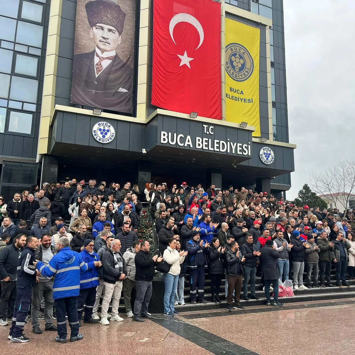 CHP'li Buca Belediyesi’nde maaş krizi büyüyor! 2 bin belediye çalışanı grevde