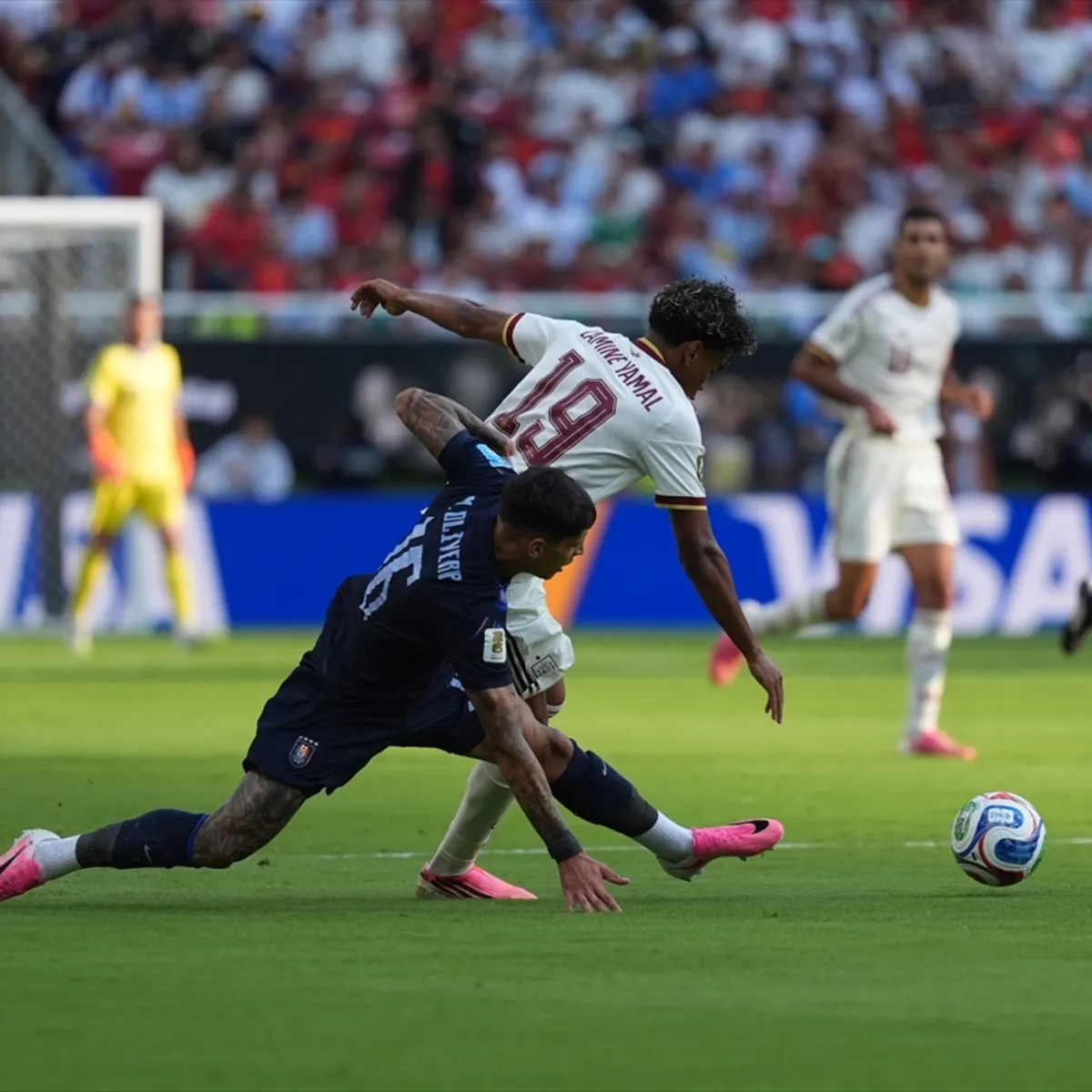 İspanya son 32 turuna yükseldi! Uruguay'ı 1-0 mağlup etti