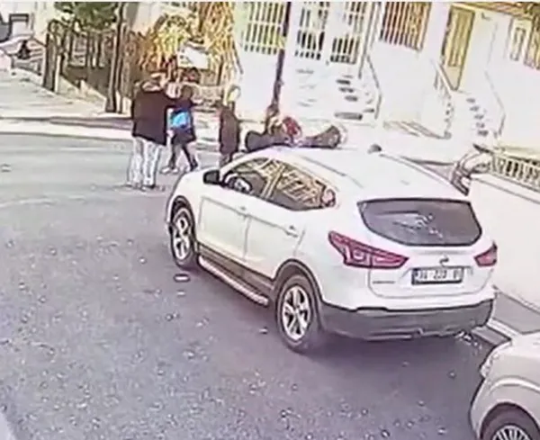 1678879385218.jpg Eski sevgiliden kanlı pusu! Sokak ortasında dehşet saçtı: 5 yaralı - 3
