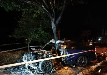 Antalya’da feci ölüm! Alev alan otomobilin içinde yanarak can verdi