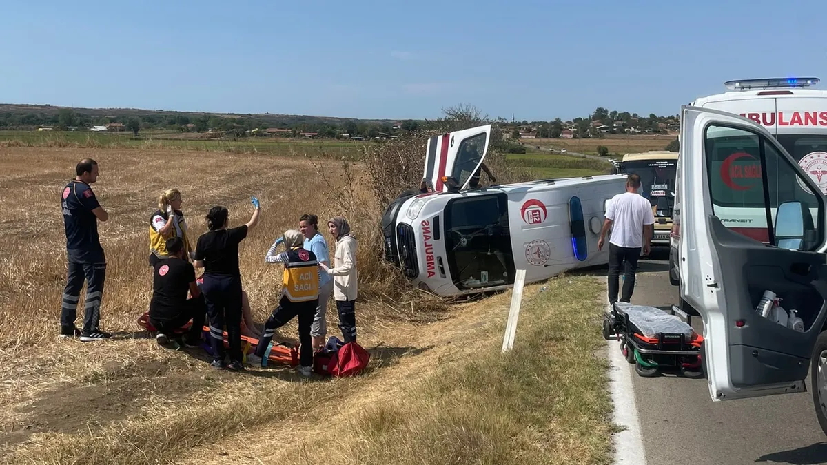 Kırklareli'nde ambulansın da karıştığı zincirleme kaza: 5 yaralı