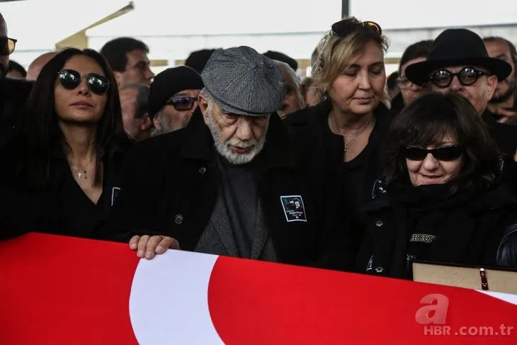 Ayşen Gruda'nın cenazesinden gözler Şener Şen'i aramıştı! Usta sanatçının o görüntüleri ortaya çıktı