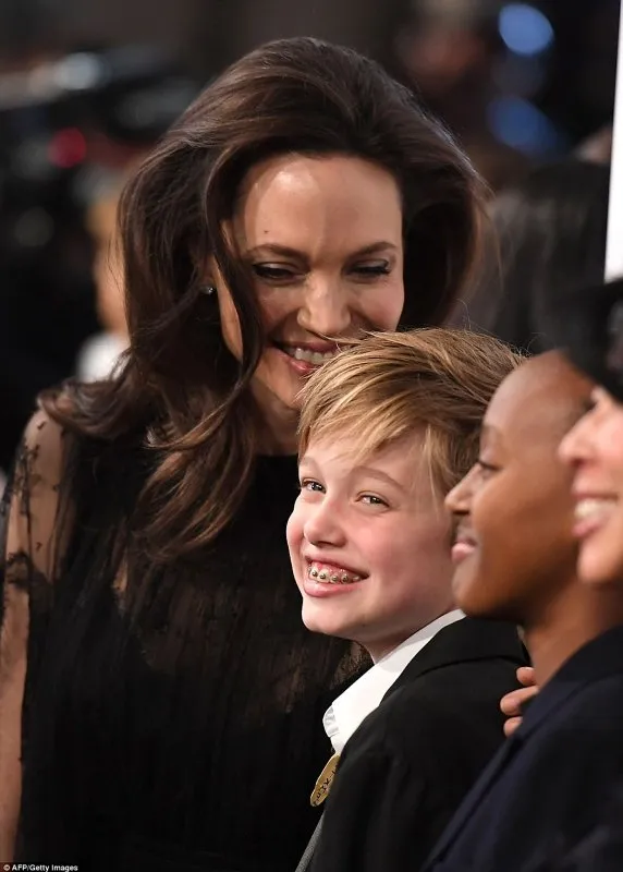Angelina Jolie büyük tehlikeye dikkat çekti! Coronavirüsten etkilenmiyorlar ama…