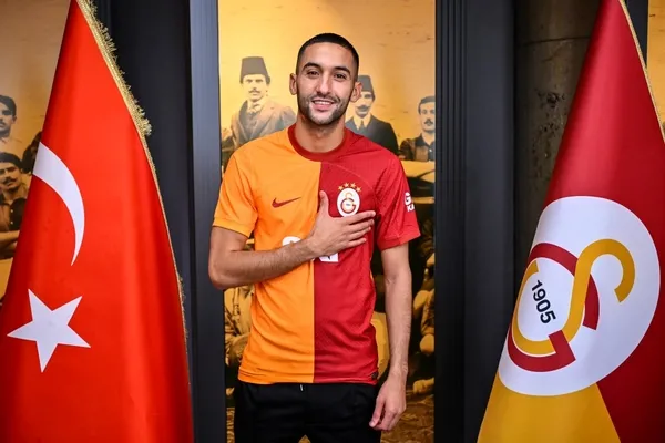 Hakim Ziyech Galatasaray’da! KAP’a bildirildi | Ziyech RAMS Park’ta taraftara üçlü çektirdi