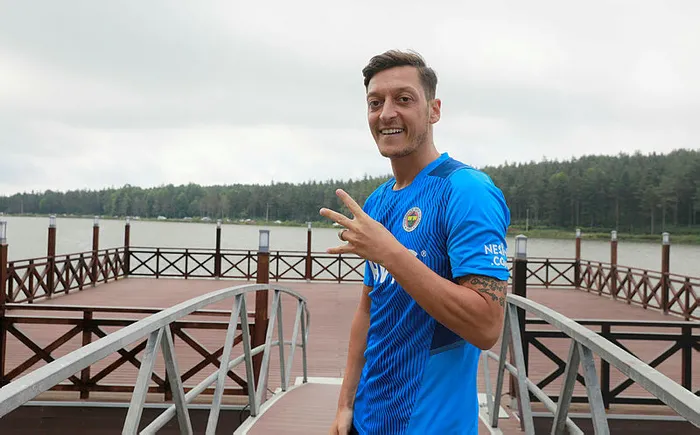 Fenerbahçeli futbolcu Mesut Özil’den flaş Vitor Pereira açıklaması