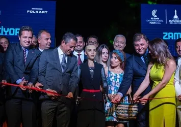 İzmir BB'nin robot Sophia'ya 3 milyon TL ödemesi tepki çekti