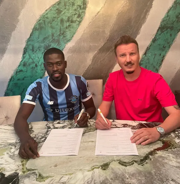 badou-ndiaye-adana-demirspor-ile-sozlesme-imzaladi-1656062032753.jpg Badou Ndiaye Adana Demirspor ile sözleşme imzaladı! - 1